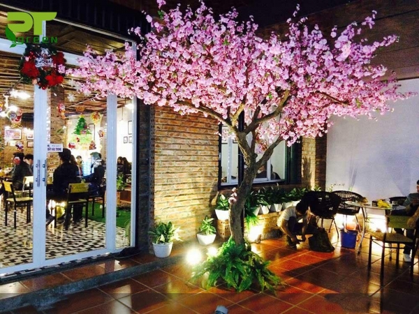 Cây giả trang trí quán cafe